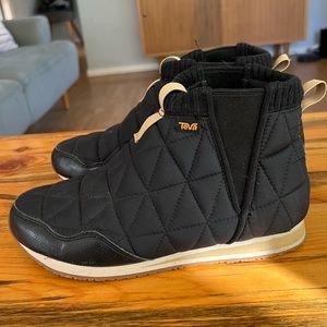 Teva Ember Mid Booties